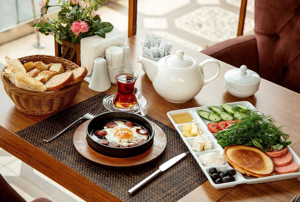 Menu śniadaniowe w restauracji – propozycje, które zachwycą gości